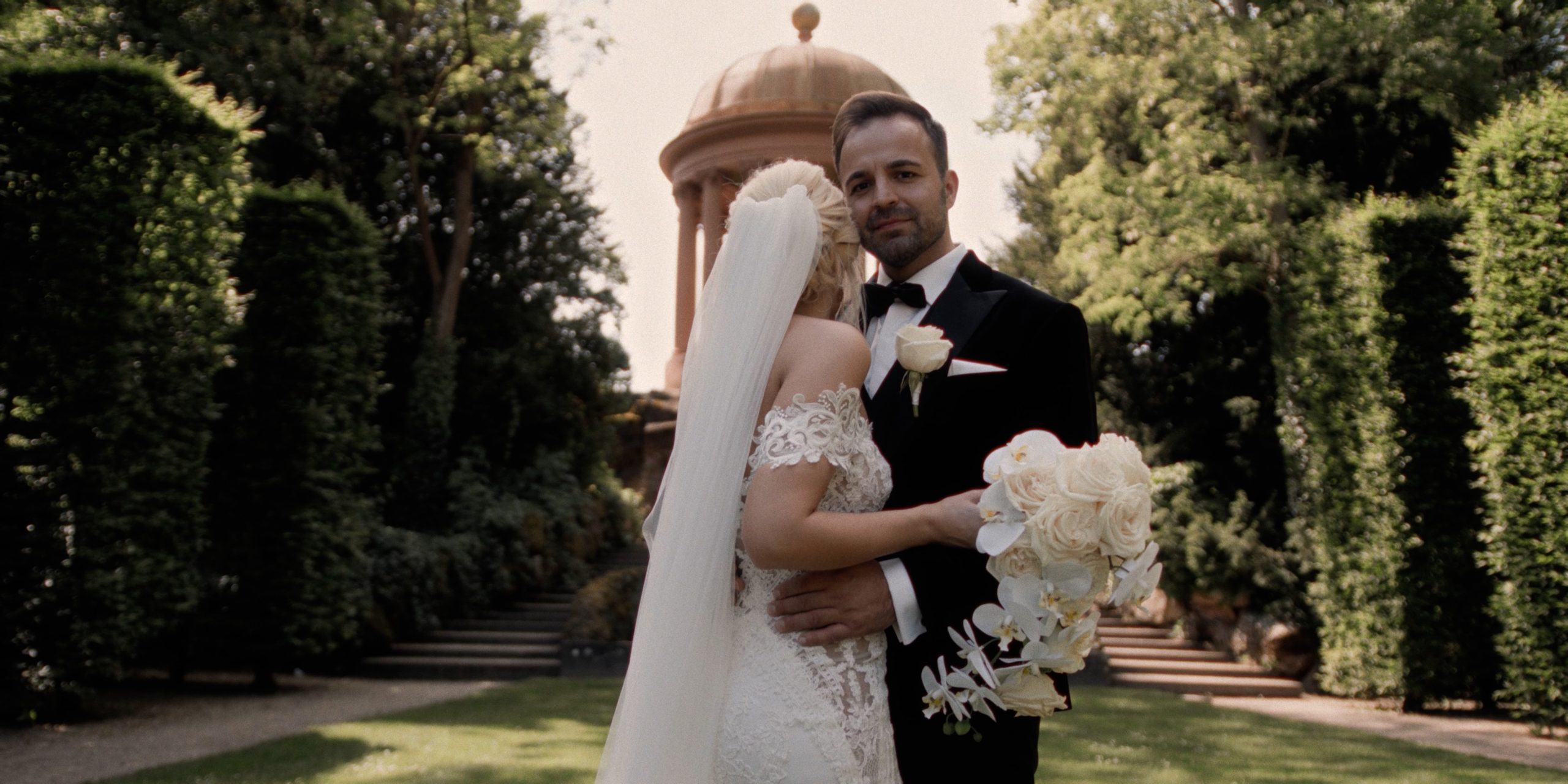 Ein besonderer Moment aus dem Hochzeitsfilm von Lena & Marco, aufgenommen von Marcel-Hochzeitsvideo.de, der die Liebe und die Emotionen des Paares an ihrem Hochzeitstag festhält.